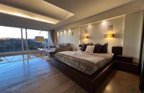 Brasa Apartamento | Sky-High Sauna Penthouse Retreat with City Views