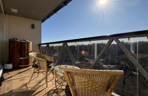 Brasa Apartamento | Sky-High Sauna Penthouse Retreat with City Views