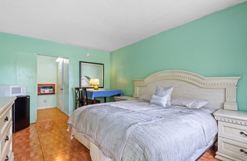 Bermuda Riviera Hotel | Sky Islands Hotel