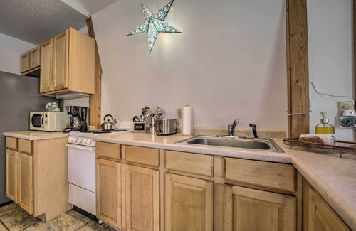 Almond Apartamento | ‘Sky Loft’ Bryson Studio: 1 Mi From Fontana Lake!
