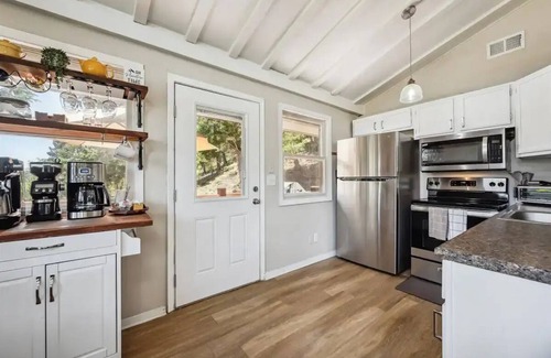 Evergreen Casa | Sky Mountain Retreat. Escape to the serene winter beauty of Evergreen, Colorado