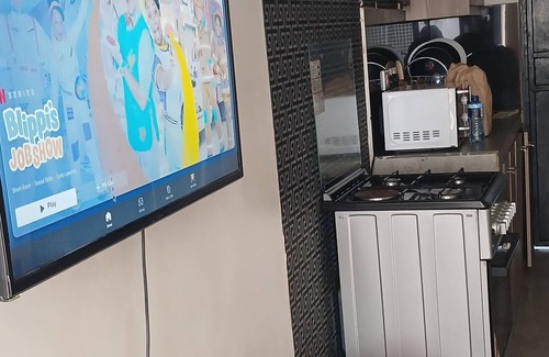 Embakasi Casa | Sky Pearl Airport Stay- WiFi, Netflix, Parking & Views