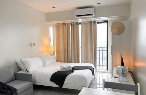 Downtown Apartamento | Sky Piea at Knightsbridge Makati with Gym Sauna Pool