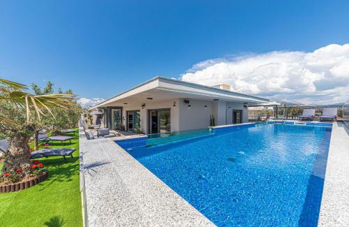 Mejasi Apartamento | Sky Pool Penthouse with a huge heated private pool