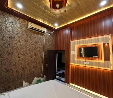 Chandauli Casa | Sky Rooms & Cafe