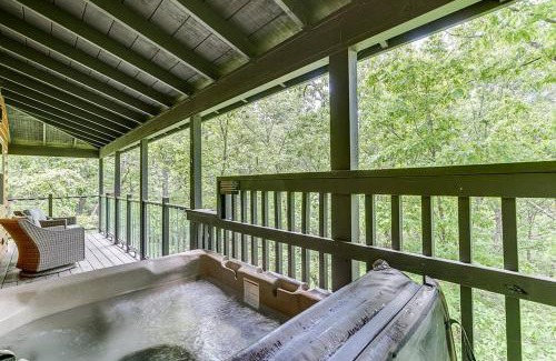 Cleveland Casa | Sky's the Limit Treehouse Near Helen, Georgia