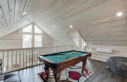 Cleveland Casa | Sky's the Limit Treehouse Near Helen, Georgia