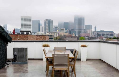 Castleberry Hill Casa | Sky's the Limit