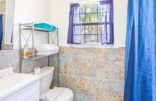 Bay Isle Casa | Sky Spacious Bungalow walking distance from beach!Name Sky Side A