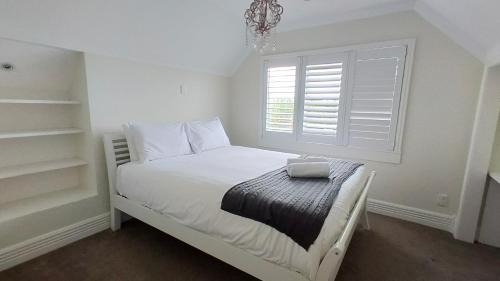 Orakei Casa | Sky Stars Elegant Home with Seaview