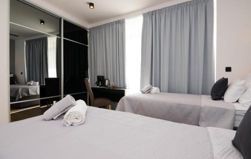 Zadar Cama Y Desayuno | Sky & Sun Luxury Rooms with private parking in the garage