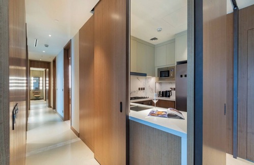 Downtown Dubai Hotel | Sky Symphony 3BR Address Opera by Meerak