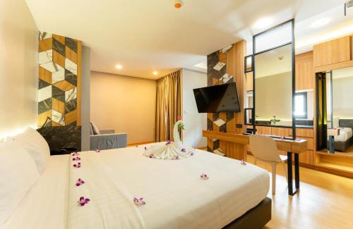 Nanai Road Hotel | Sky Wave Patong