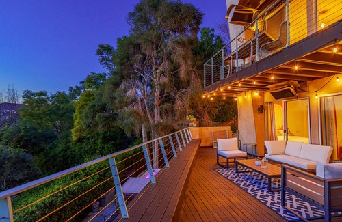 Silver Lake Casa | Skydeck 3-br house w gym, hot tub, amphitheater, Hwood sign, Griffith, lake view