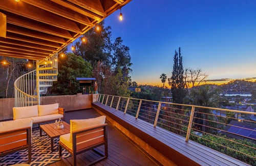 Silver Lake Casa | Skydeck 3-br house w gym, hot tub, amphitheater, Hwood sign, Griffith, lake view