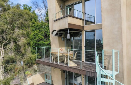 Silver Lake Casa | Skydeck 3-br house w gym, hot tub, amphitheater, Hwood sign, Griffith, lake view