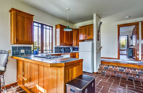 McKinleyville Apartamento | Skydeck ZigZag Suite - Cozy Digs, 1st Fl, Dog / Pet Friendly!