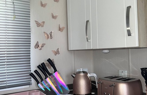 Minster on Sea Casa | Skye Breaks Boutique Holiday Home Stay By The Coast