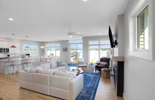 Brooklyn Casa | Skye Retreat : Your Cozy Autumn Retreat on Wamplers Lake