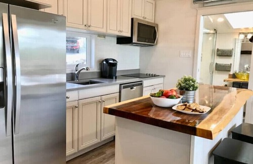 Lansdowne Casa | SKYE Waterfront 5 Person Cottage with your own Hottub