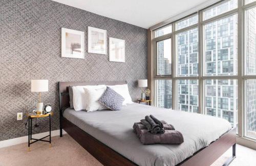 CityPlace Apartamento | SkyHigh Haven LED-Lit Downtown Condo Retreat