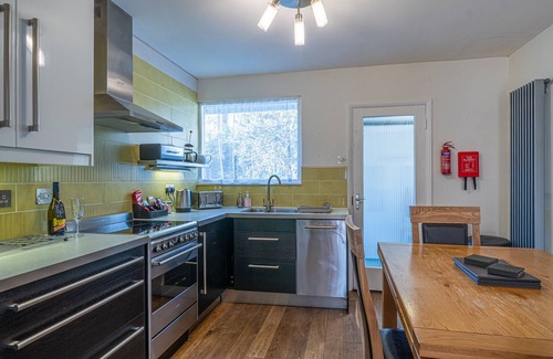 Ambleside Cabaña | Skylark Cottage - a single-level, two-bedroom property on the gentle slopes of Wansfell Pike, yet o