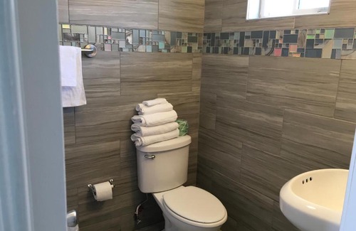 Wildwood Hotel | Skylark Resort Motel