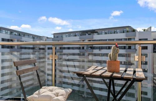 Vitan Apartamento | SkyLawn Retreat Free Parking