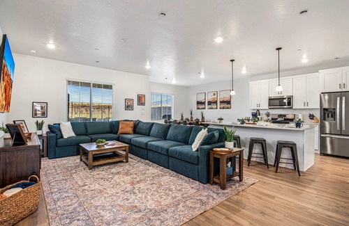 St. George Casa | Skyline 1694|Hot Tub, Arcade Games, Nintendo Switch, Community Amenities!
