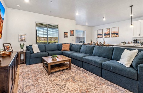St. George Casa | Skyline 1694|Hot Tub, Arcade Games, Nintendo Switch, Community Amenities!