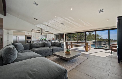 Shadow Ridge Casa | Skyline: 5 bed/6 bath, amazing views, tennis & basketball courts, pool, hot tub