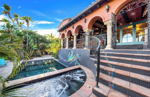 Park West Casa | Skyline & Bay Views Spanish Villa: Pool + Hot Tub!