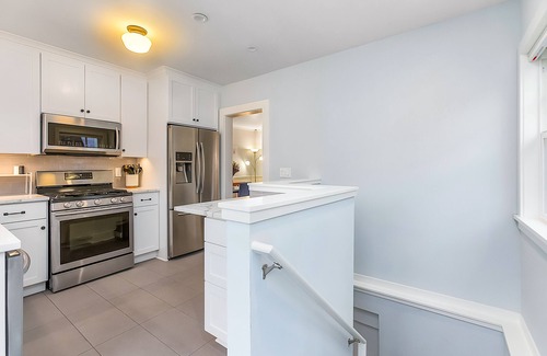 Phinney Ridge Casa | Skyline Blue House in Greenwood
