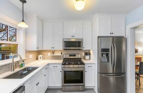 Phinney Ridge Casa | Skyline Blue House in Greenwood
