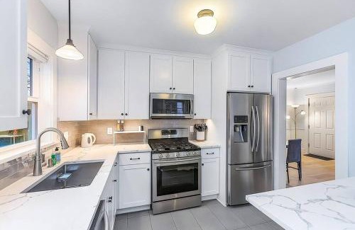 Phinney Ridge Casa | Skyline Blue House in Greenwood