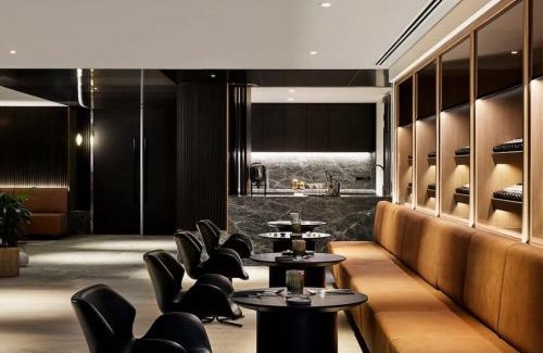 Melbourne Central Business District Apartamento | Skyline Executive 2BR Suite Level 66 Corporate-Ready Next to Ritz