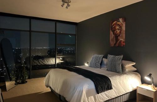 Edenvale Apartamento | Skyline Hideout XL King Bed FREE Parking Views