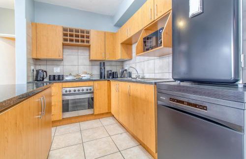 Edenvale Apartamento | Skyline Hideout XL King Bed FREE Parking Views