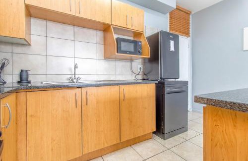 Edenvale Apartamento | Skyline Hideout XL King Bed FREE Parking Views