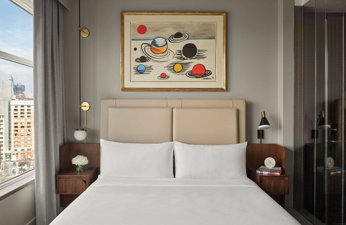 SoHo Hotel | Skyline King Studio Room at ModernHaus SoHo, Rooftop Pool, Pets Are Welcome!