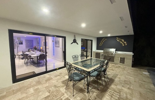 Miami Lakes Casa | Skyline Lux Villa w/Pool 4/3