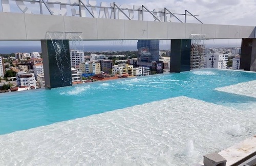 Evaristo Morales Apartamento | Skyline Luxury APT 1bedroom KING size bed in Downtown Sto Dgo Rooftop POOL/GYM