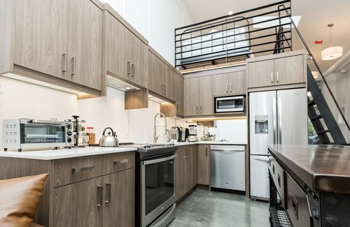 Bridgeland Apartamento | Skyline Penthouse |BBQ, Sleeps 8|
