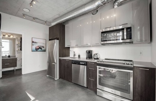 East Village Apartamento | Skyline Retreat| Downtown| Saddledome
