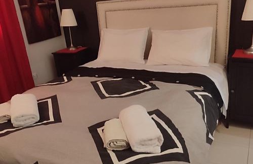 Kalyvia Thorikou Apartamento | Skyline Serenity
