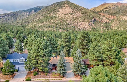 Swiss Manor Casa | Skyline Stargazing Cabin with hot tub