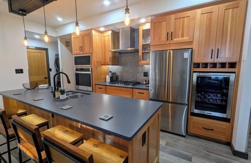 Valemount Casa | Skyline Suite 2 Bdrm King, Centrally Located in Valemount