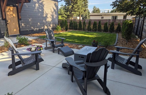 Valemount Casa | Skyline Suite 2 Bdrm King, Centrally Located in Valemount