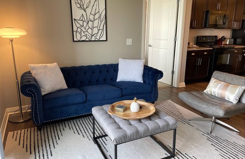 Downtown Columbus Apartamento | Skyline View 2BR w/Balcony + Free Parking + W/D!