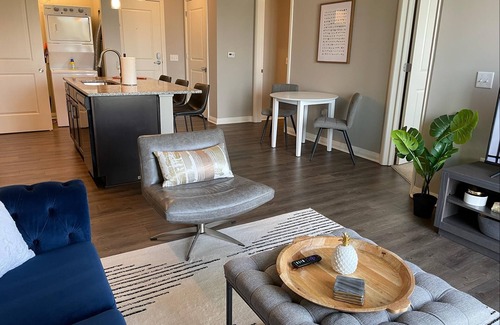 Downtown Columbus Apartamento | Skyline View 2BR w/Balcony + Free Parking + W/D!